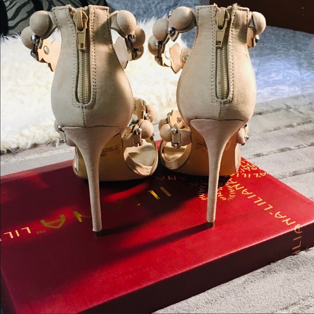 🔥♥️NIB Nude Sandals with decorative balls & metallic rivets - Picture 5 of 15